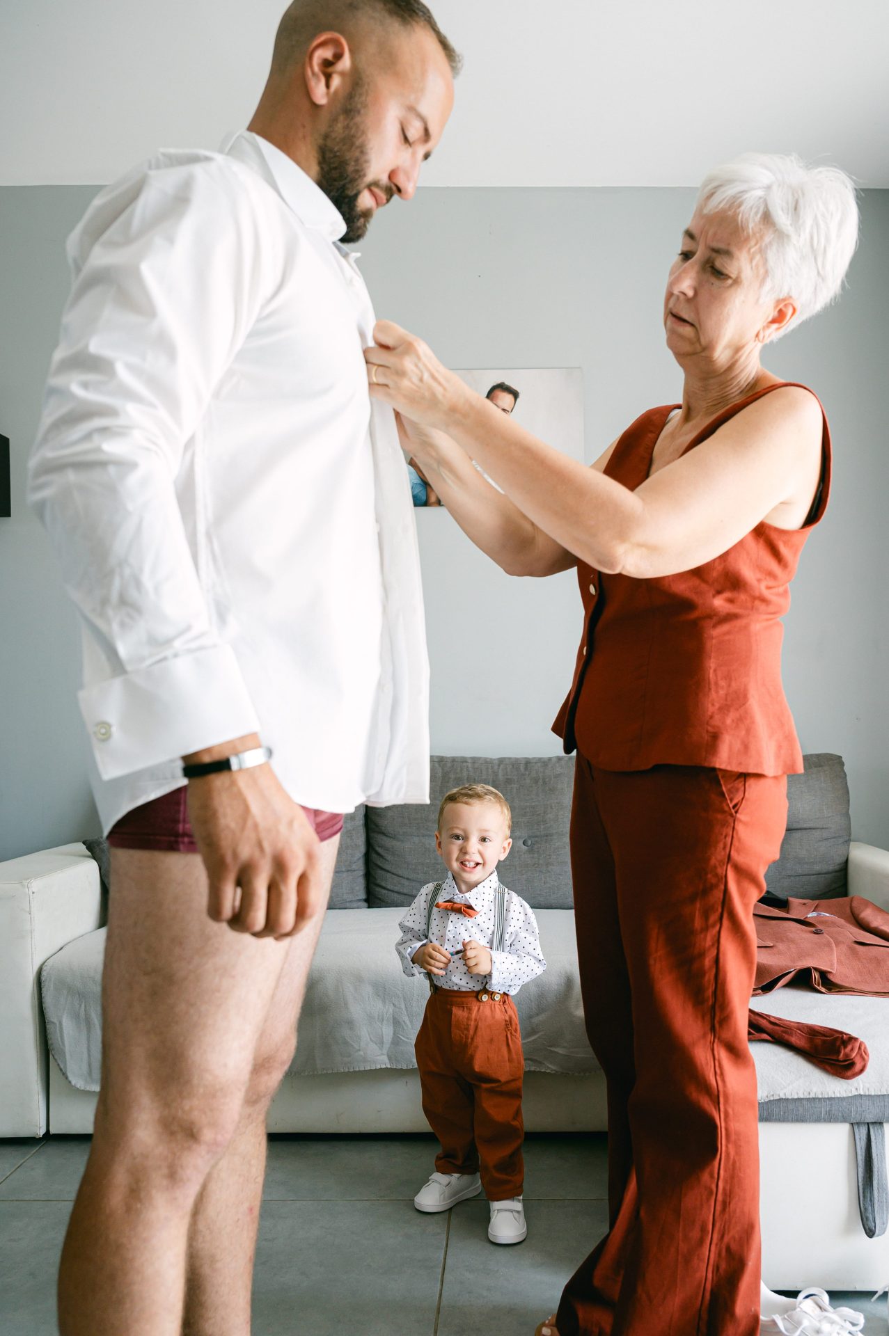 Préparatifs coiffure de la mariée Audrey à Hagetmau - Photographe mariage Landes [cite: Je suis photographe professionnel basé dans les Landes au 35 Rue du Bellocq à Saint Sever, spécialisé dans les mariages, les séances famille, grossesse, portraits et photographie immobilière. Je travaille principalement avec des couples et des familles sensibles à la nature, à l’océan et aux traditions locales.]