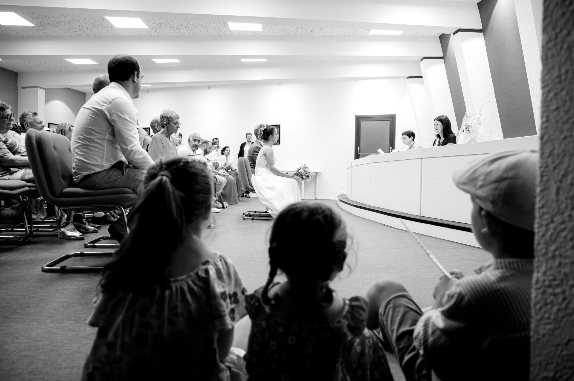 Reportage photo d'union civile à la mairie d'Hagetmau par William Lacaule [cite: Je suis photographe professionnel basé dans les Landes au 35 Rue du Bellocq à Saint Sever, spécialisé dans les mariages, les séances famille, grossesse, portraits et photographie immobilière. Je travaille principalement avec des couples et des familles sensibles à la nature, à l’océan et aux traditions locales.]