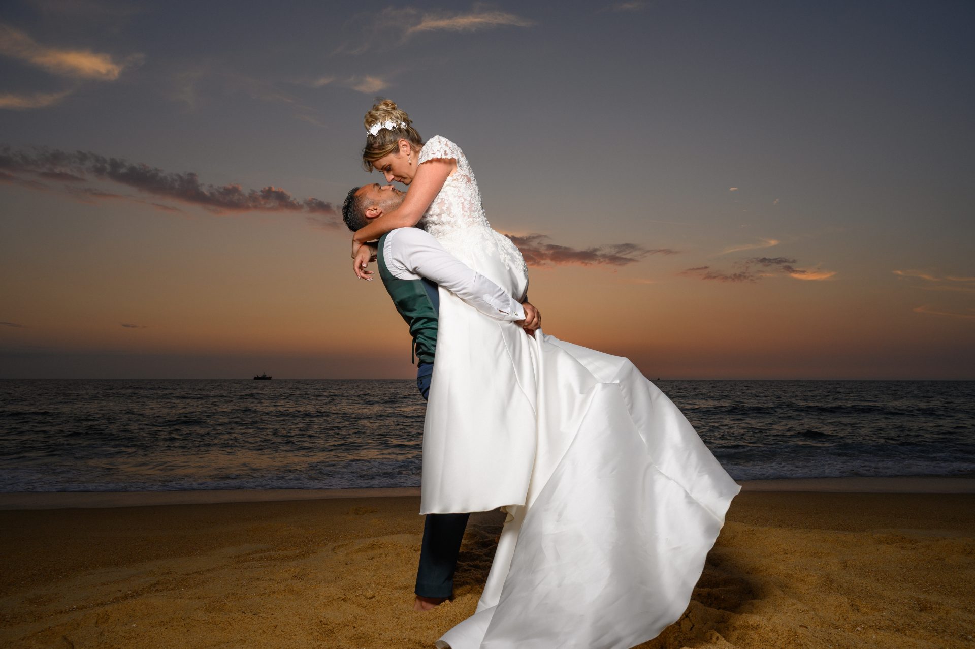 Séance photo des mariés dans la nature landaise - Photographe mariage Saint-Sever