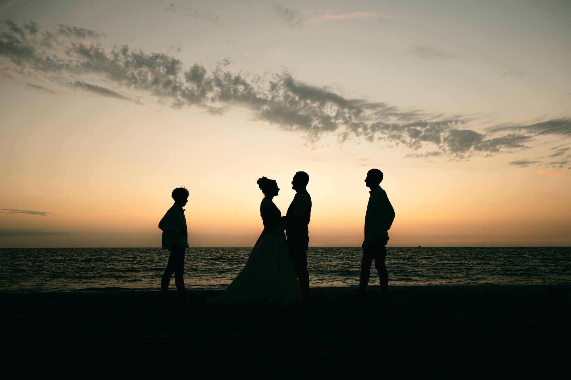 Séance couple mariage dans la nature à Saint-Sever - Photographe mariage Landes